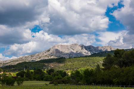 La montagne Sainte Victoire, Location villa Vacances Provence (13), Maison Pauseto<br />
 